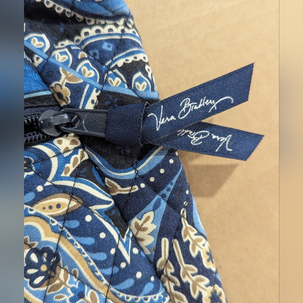 Vera Bradley Retired Windsor Navy Blue Paisley adjustable strap Crossbody Bag - Picture 3 of 9